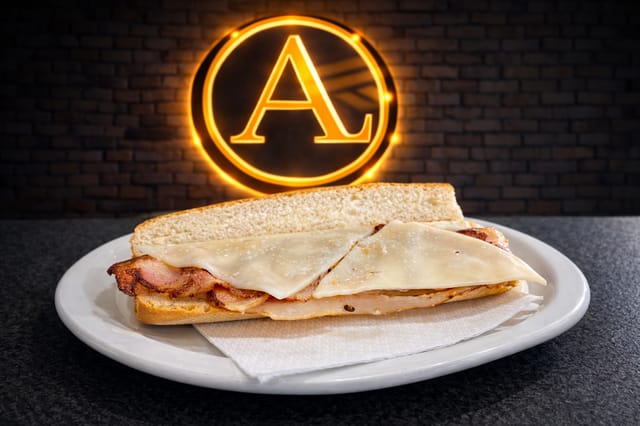 Bocadillo Bacon con Queso
