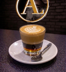 Café Cortado y Tocado