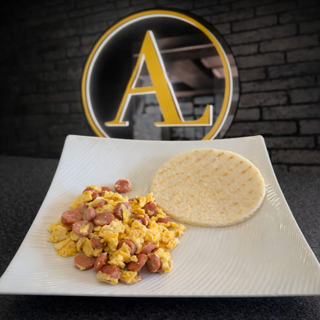 Huevos Rancheros con Arepa